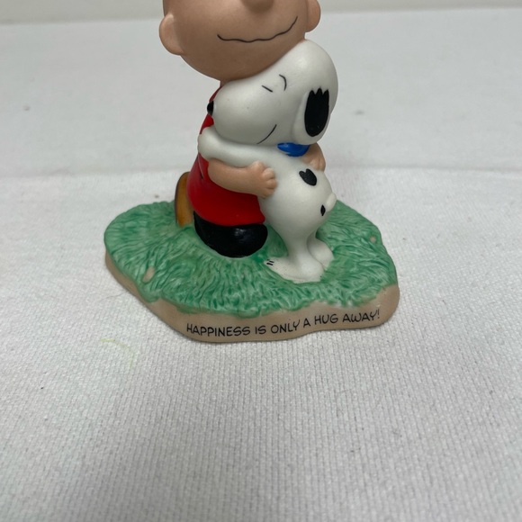 2000 Hallmark Peanuts Gallery Figurine "HAPPINESS IS ONLY A HUG AWAY!" Snoopy - Picture 2 of 8